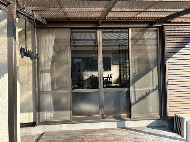 東京インテルナの【窓リフォーム】リプラスで断熱性能アップ！結露の悩みも1日でスピード解決の施工前の写真1