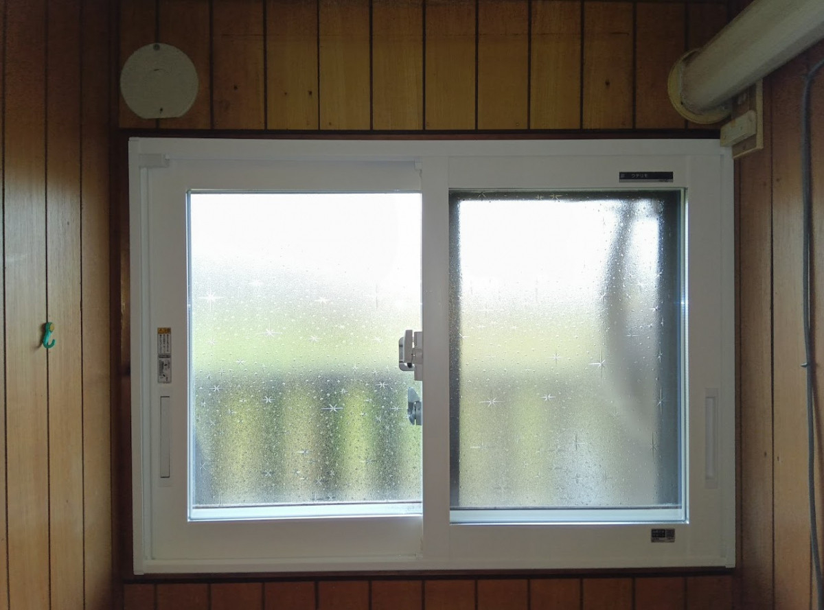 吉村硝子 宇和島営業所の【宇和島市坂下津】 洗面所の窓リフォーム 冬の寒さを軽減しましたの施工後の写真1
