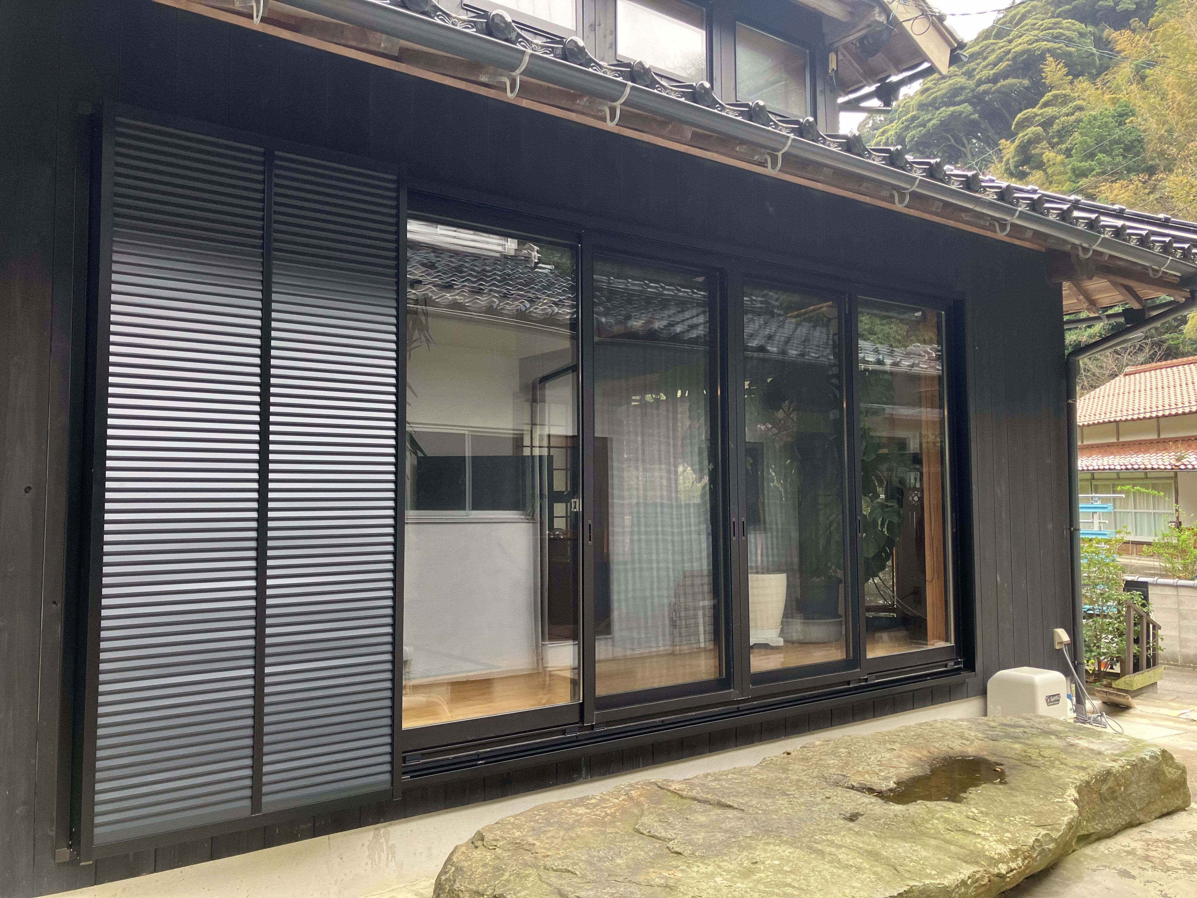 前田硝子建材店の【境港市】雨戸を設置して防風&断熱効果アップの施工後の写真1