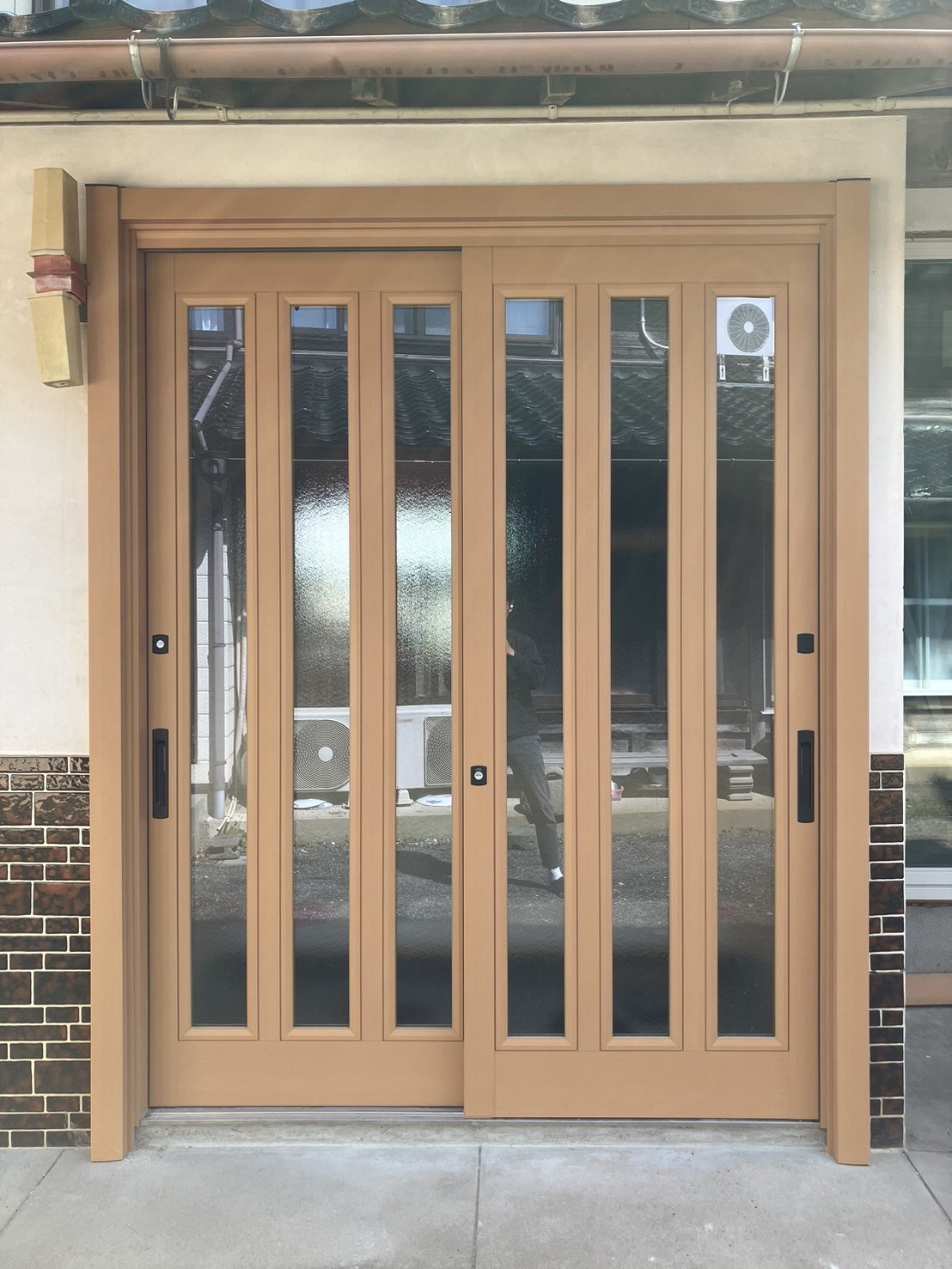 前田硝子建材店の【西伯郡　大山町】玄関リフォームですきま風のお悩みを解決の施工後の写真1