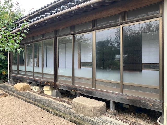 前田硝子建材店の【安来市　今津町】外窓交換してすきま風のお悩みを解決の施工前の写真1