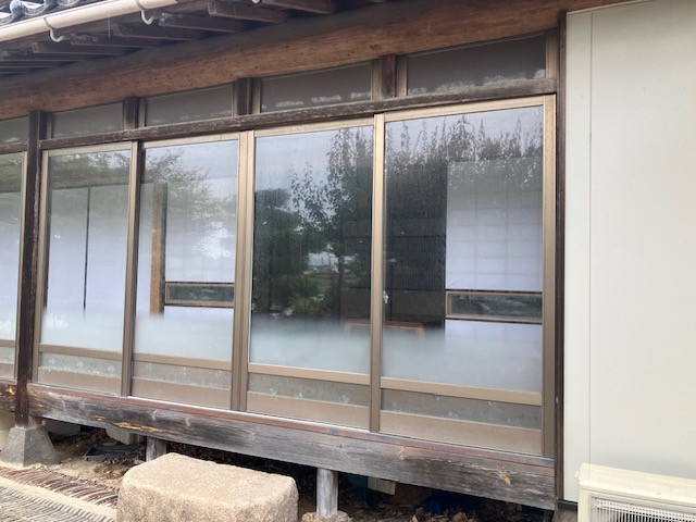 前田硝子建材店の【安来市　今津町】外窓交換してすきま風のお悩みを解決の施工前の写真2