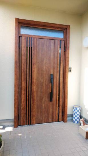 丸美の玄関ドアの交換施工事例写真1