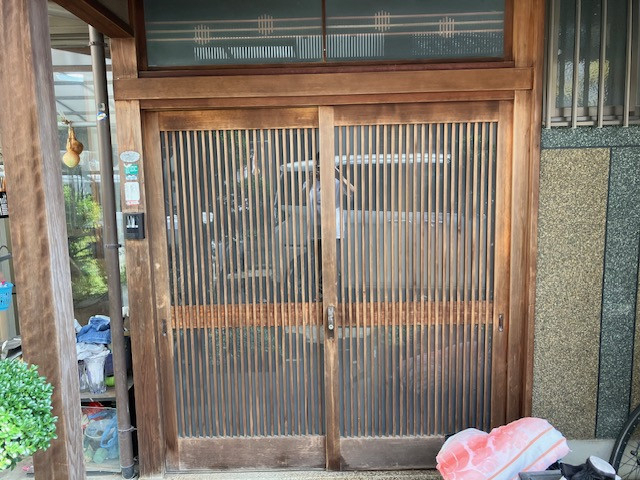 丸美の玄関引戸の交換の施工前の写真1