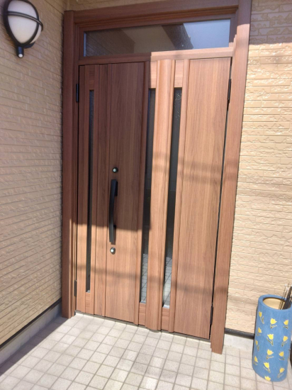 丸美の玄関ドアの交換施工事例写真1