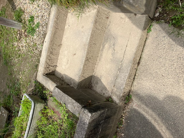 丸美の庭階段手摺設置工事の施工前の写真1