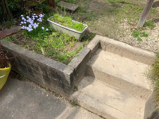 丸美の庭階段手摺設置工事の施工前の写真2
