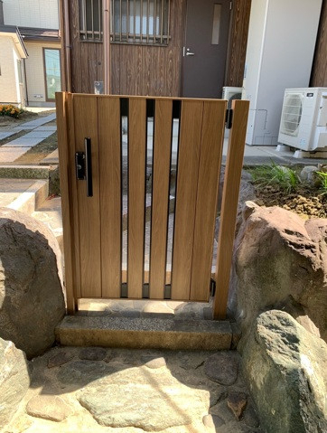 丸美の門扉取替工事の施工後の写真2