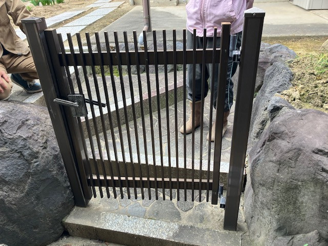 丸美の門扉取替工事の施工前の写真1