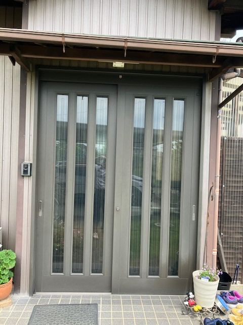 丸美の玄関引戸の交換工事の施工前の写真1