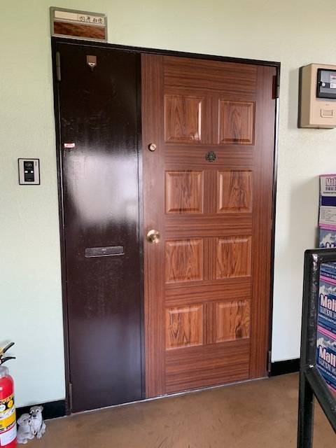 丸美の玄関ドアを交換しました。の施工前の写真1