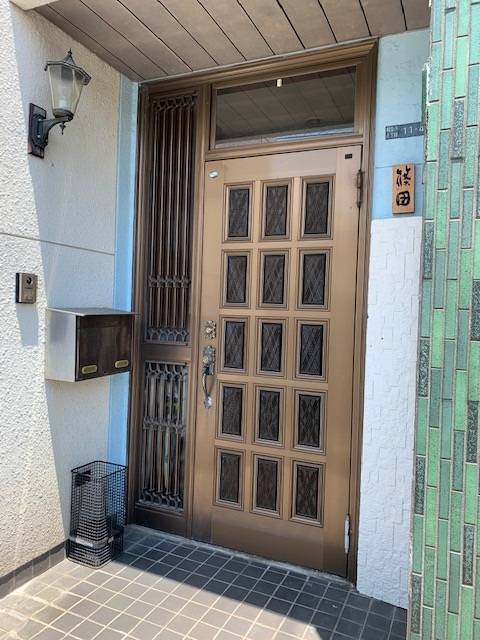 丸美の玄関ドアを取替えしました。の施工前の写真1