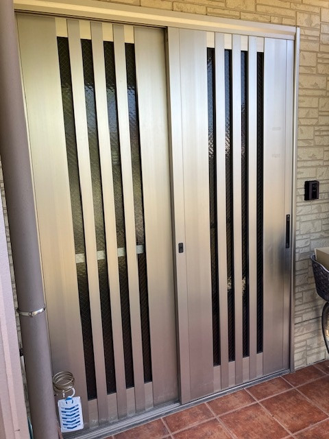 丸美の玄関引戸の交換工事をしました！の施工前の写真1