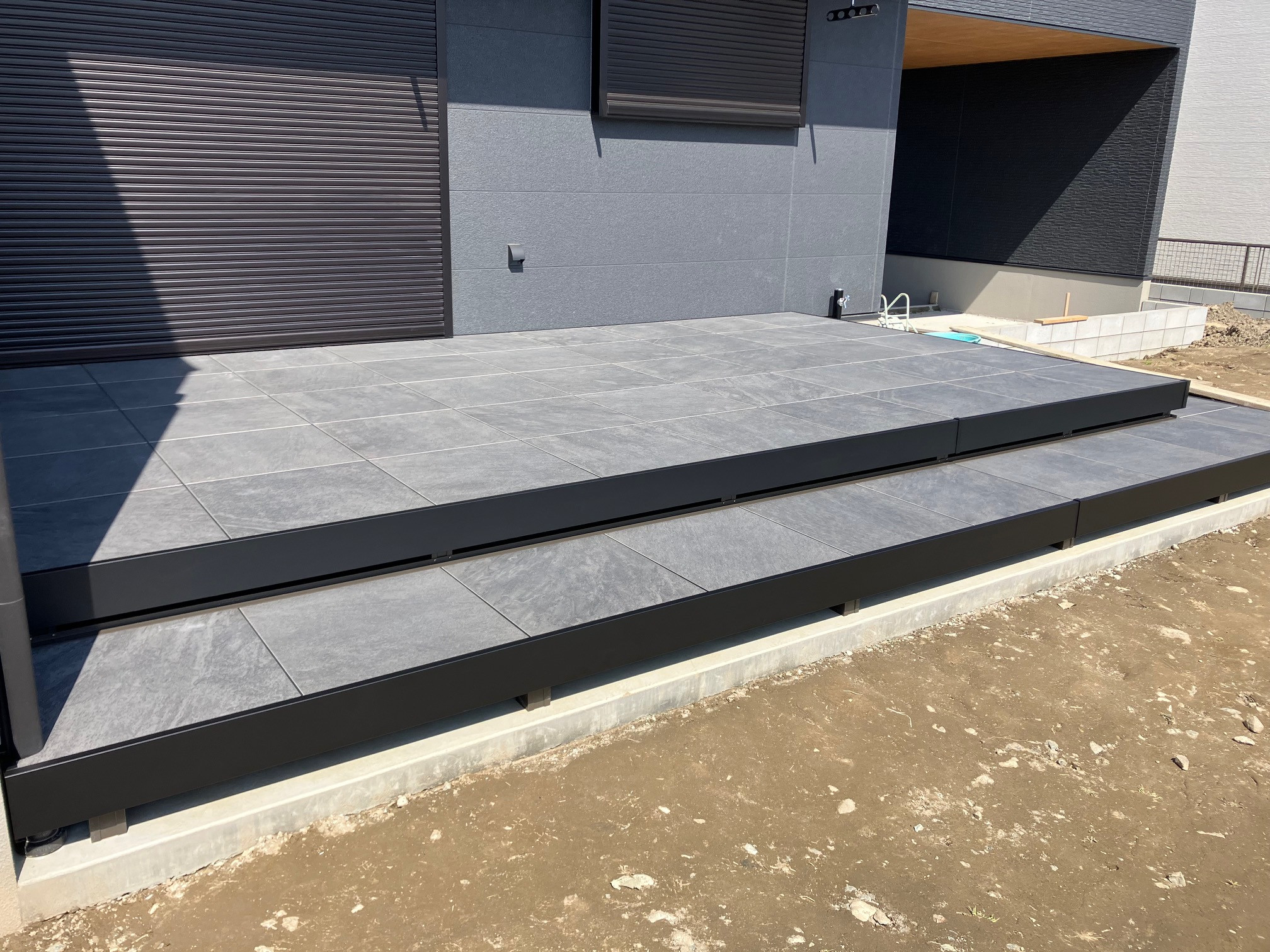 丸美のタイルデッキを設置しましたの施工後の写真2