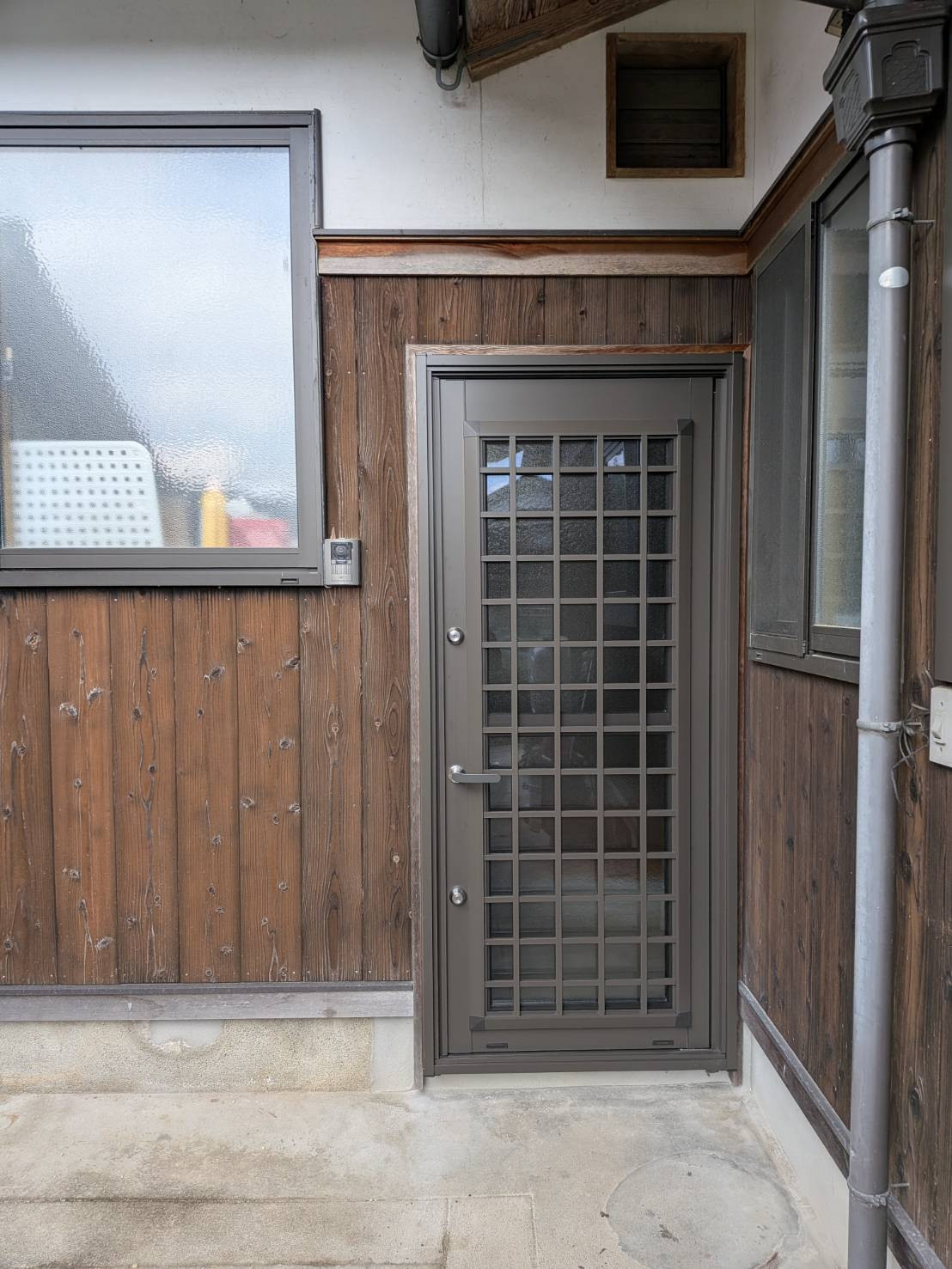 オブハウスの勝手口取替の施工後の写真1