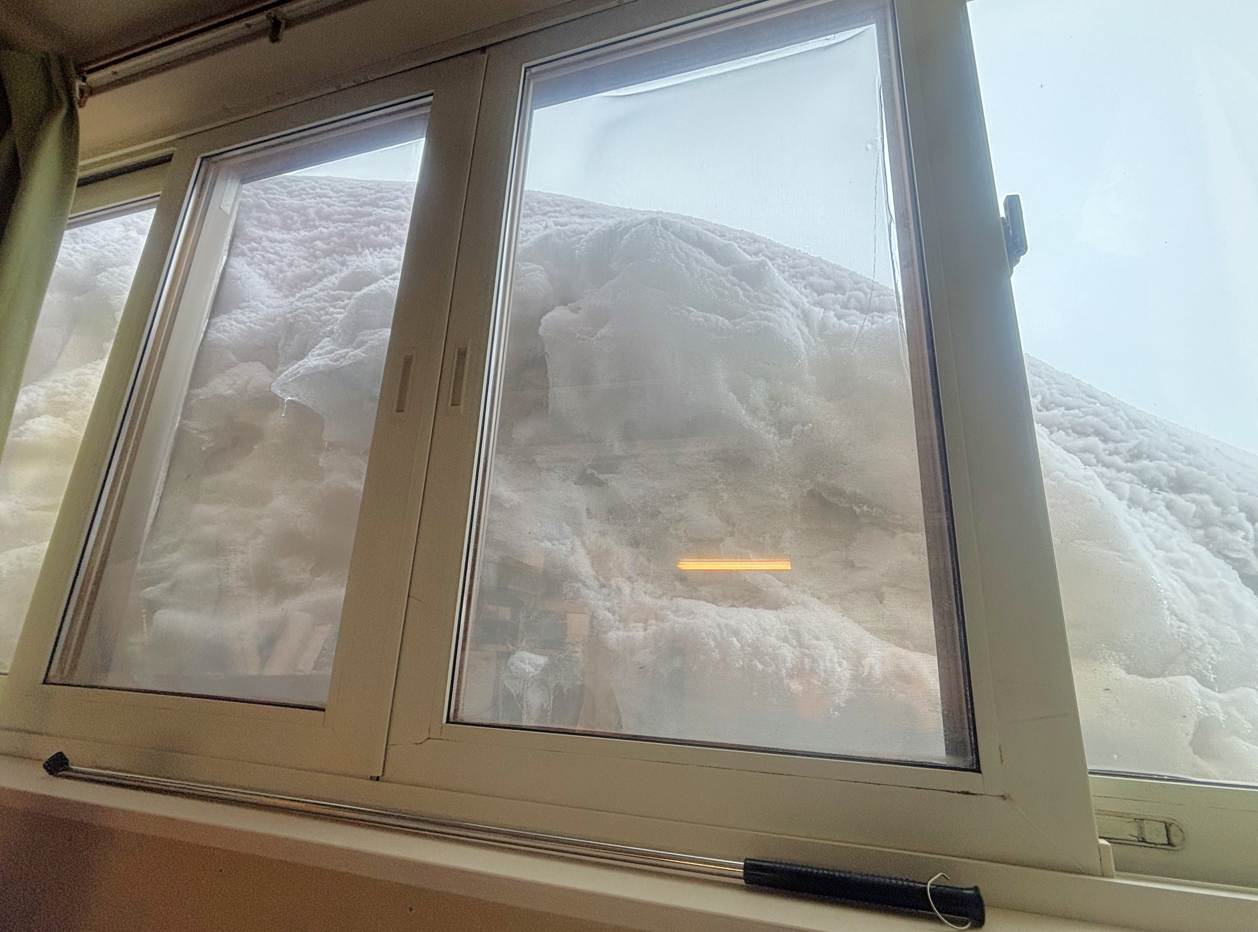 屋根からの落雪で…😱 鎌田トーヨーのブログ 写真2