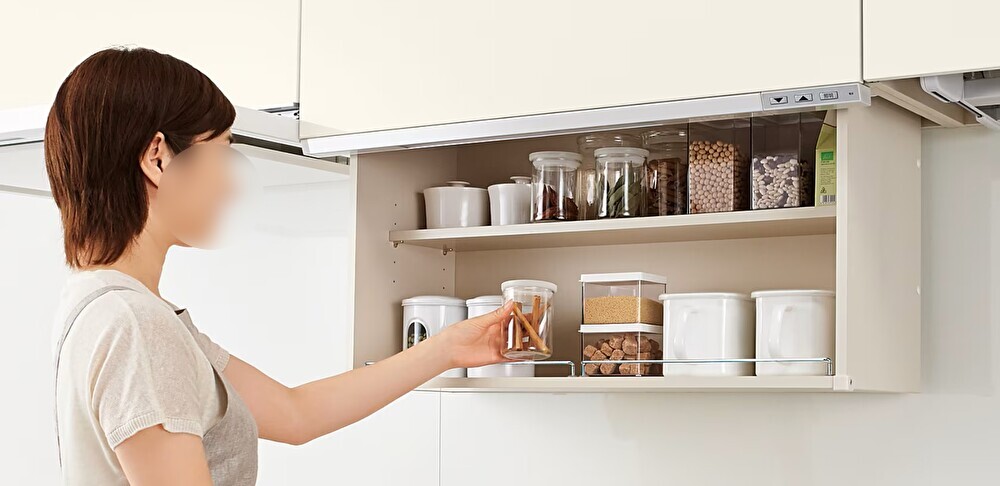 目の前まで下りてくるので、上段も普段使いの収納に 鎌田トーヨーのブログ 写真1