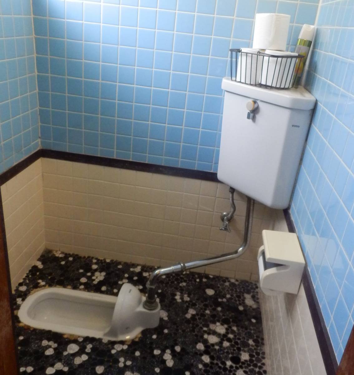 鎌田トーヨー住器の【青森市浪岡】和式トイレから洋式トイレに替えました🚽の施工前の写真1