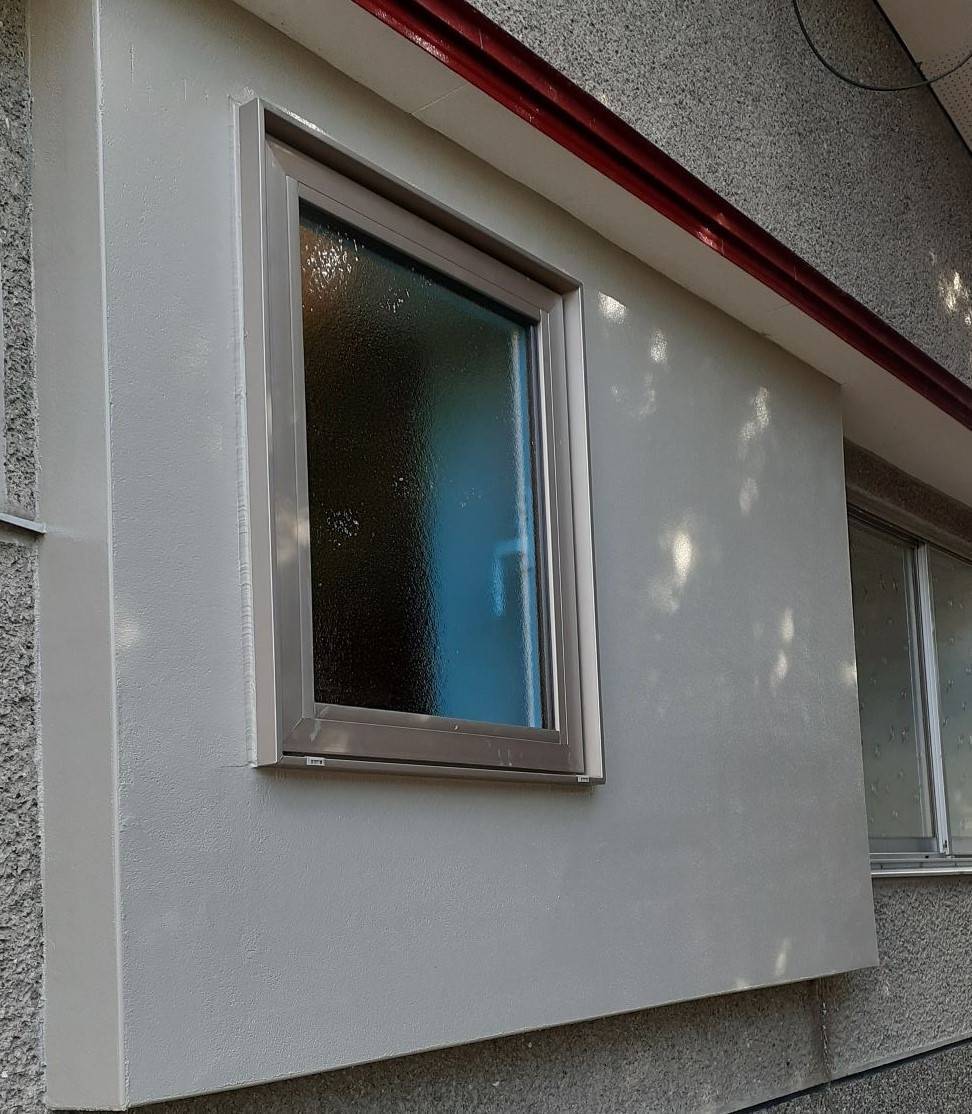 鎌田トーヨー住器の【藤崎町】大きい窓から小さい窓に😊の施工後の写真1