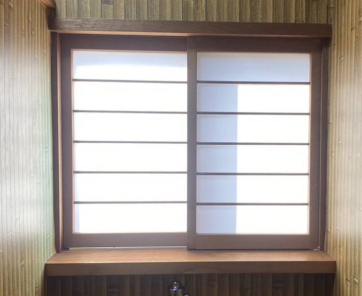 鎌田トーヨー住器のトイレの窓にもインプラス🚽の施工前の写真1