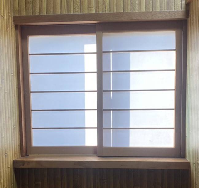 鎌田トーヨー住器のトイレの窓にもインプラス🚽の施工前の写真2