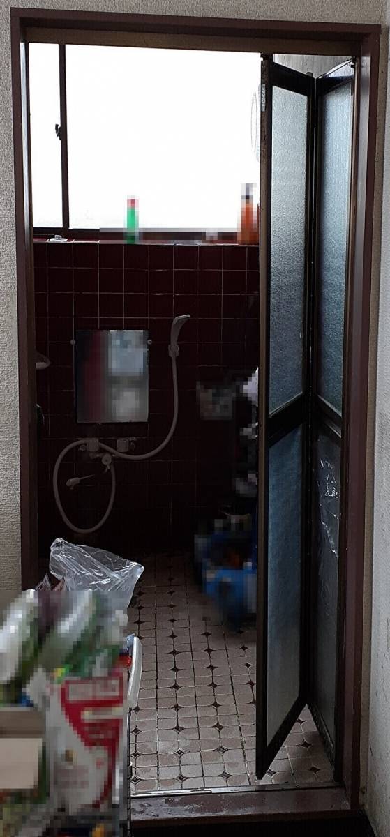 鎌田トーヨー住器のお風呂のドアを取替🐥🐸の施工前の写真1