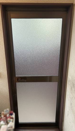 鎌田トーヨー住器のお風呂のドアを取替🐥🐸施工事例写真1