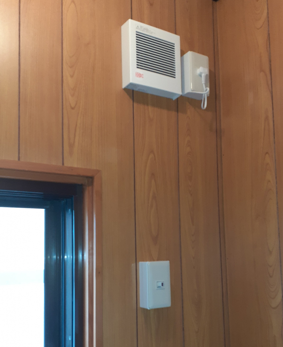 鎌田トーヨーのトイレに換気扇取付の施工後の写真1