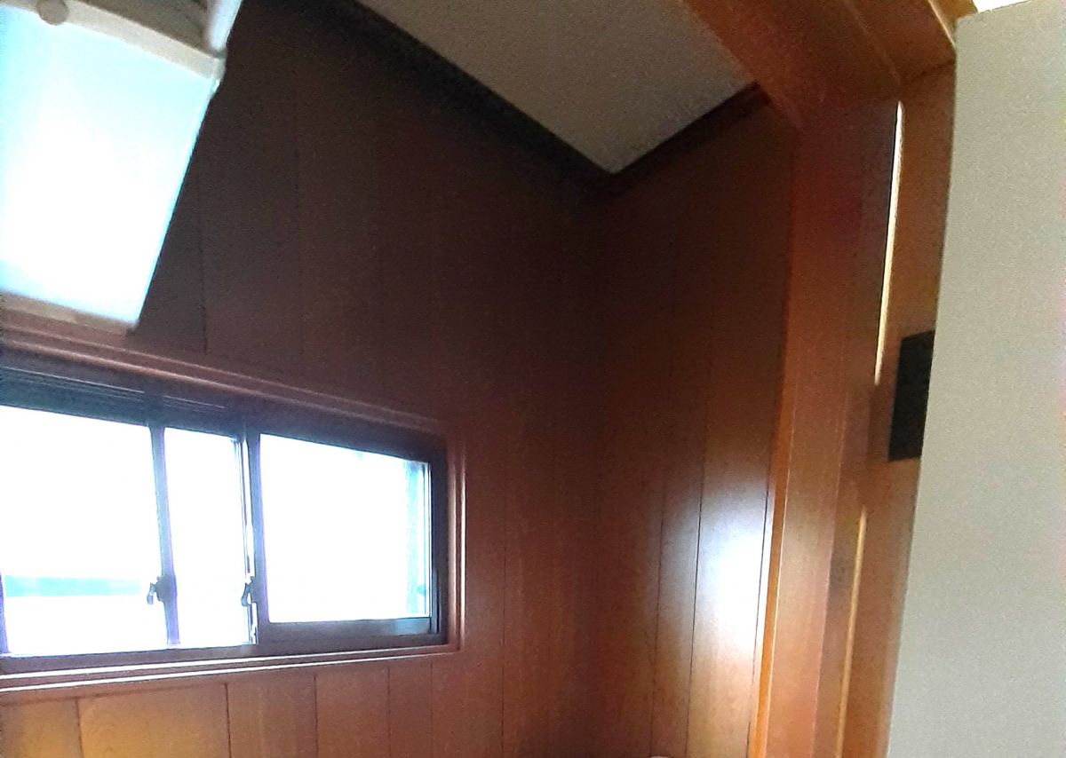 鎌田トーヨーのトイレに換気扇取付の施工前の写真1