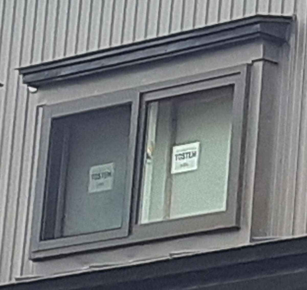 鎌田トーヨーの単板ガラスからペアガラスのサッシ取替の施工前の写真2