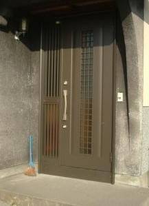 鎌田トーヨー住器の【弘前市】古くなった玄関を、オシャレにしたい！！の施工後の写真1