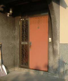 鎌田トーヨー住器の【弘前市】古くなった玄関を、オシャレにしたい！！の施工前の写真1