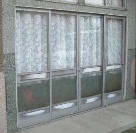 鎌田トーヨー住器の【弘前市】古い玄関を新しくしたい！！の施工前の写真1