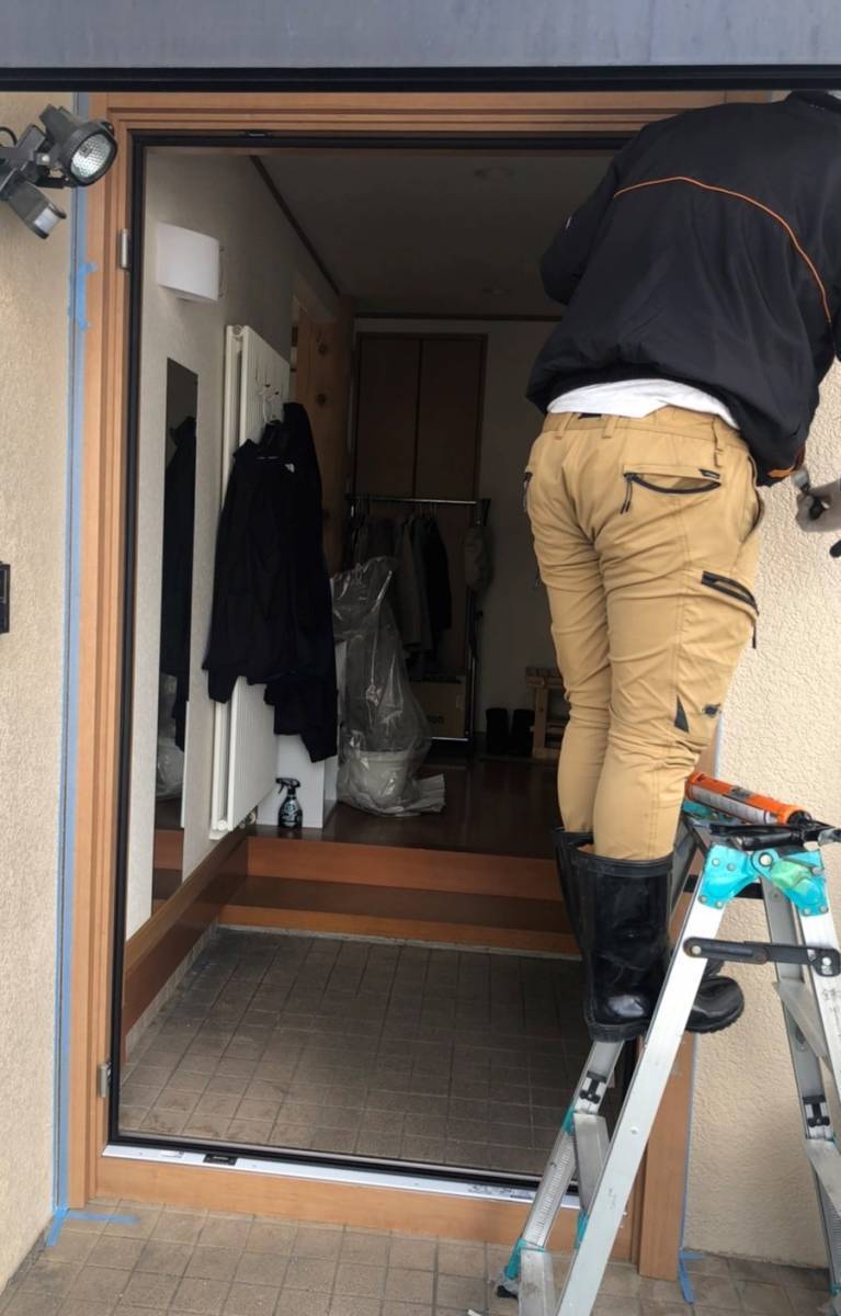 鎌田トーヨー住器の【黒石市】寒い玄関を暖かくしたい！！リシェント取り付けました🚪の施工前の写真3