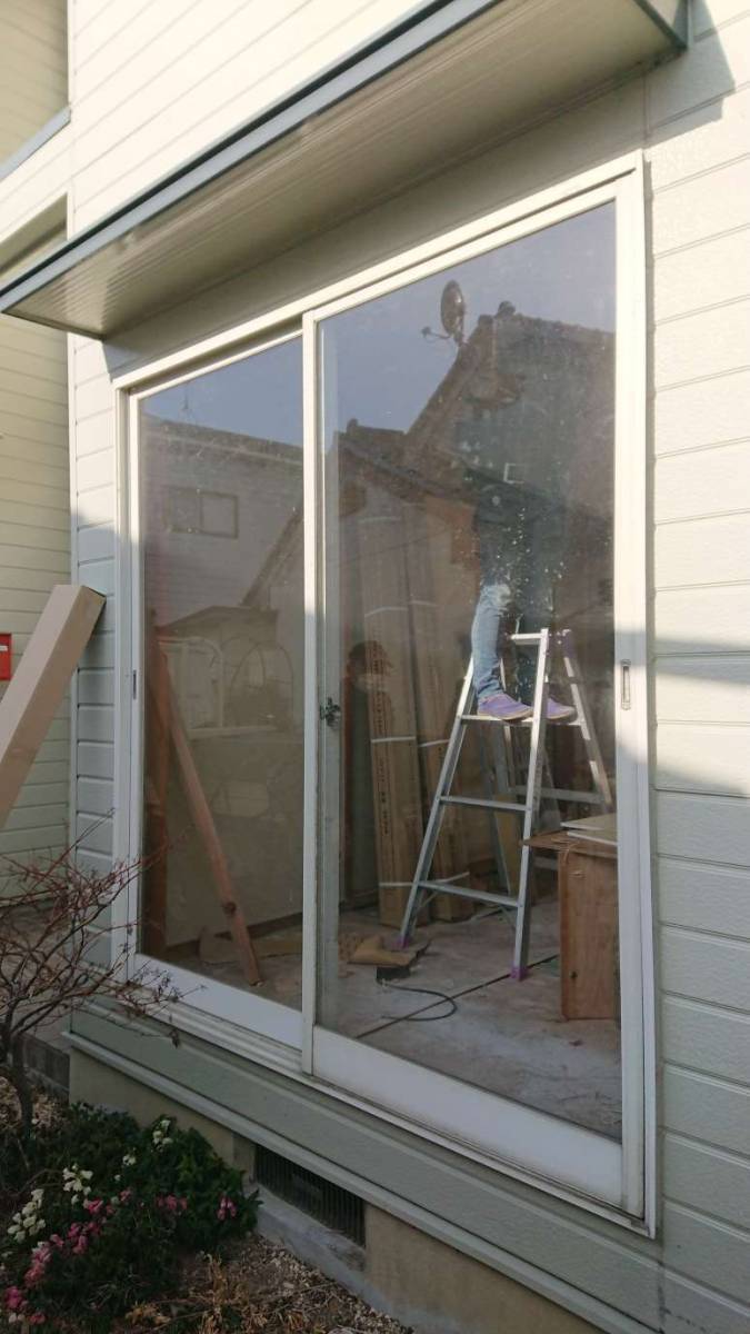 FBT新白河店の窓は、パッと取り替えられます。の施工前の写真3