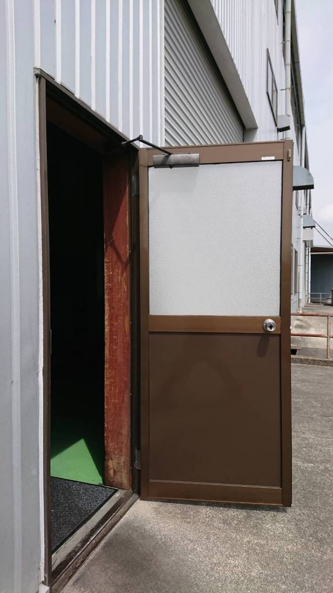 FBT新白河店のドアのパネル交換を施工しました。の施工後の写真1