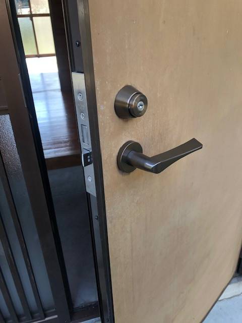 FBT新白河店のドアの鍵交換。の施工後の写真1