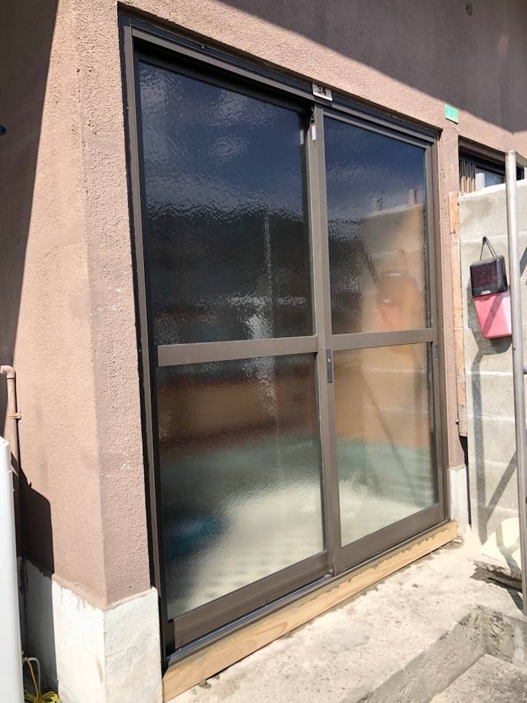 アリックスのアパートの玄関引戸を交換の施工後の写真1