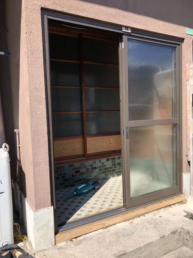 アリックスのアパートの玄関引戸を交換の施工後の写真2