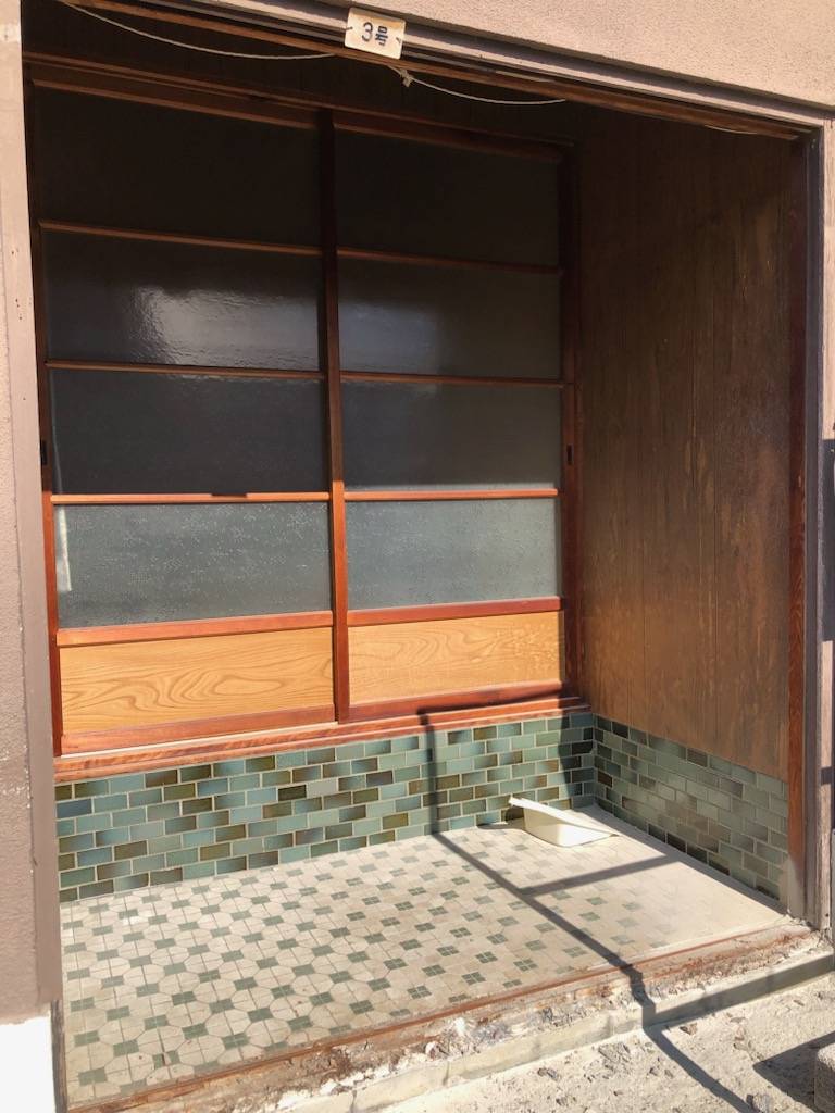 アリックスのアパートの玄関引戸を交換の施工前の写真2
