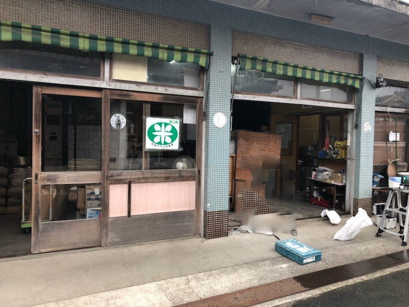 アリックスの店舗の引戸交換の施工前の写真1