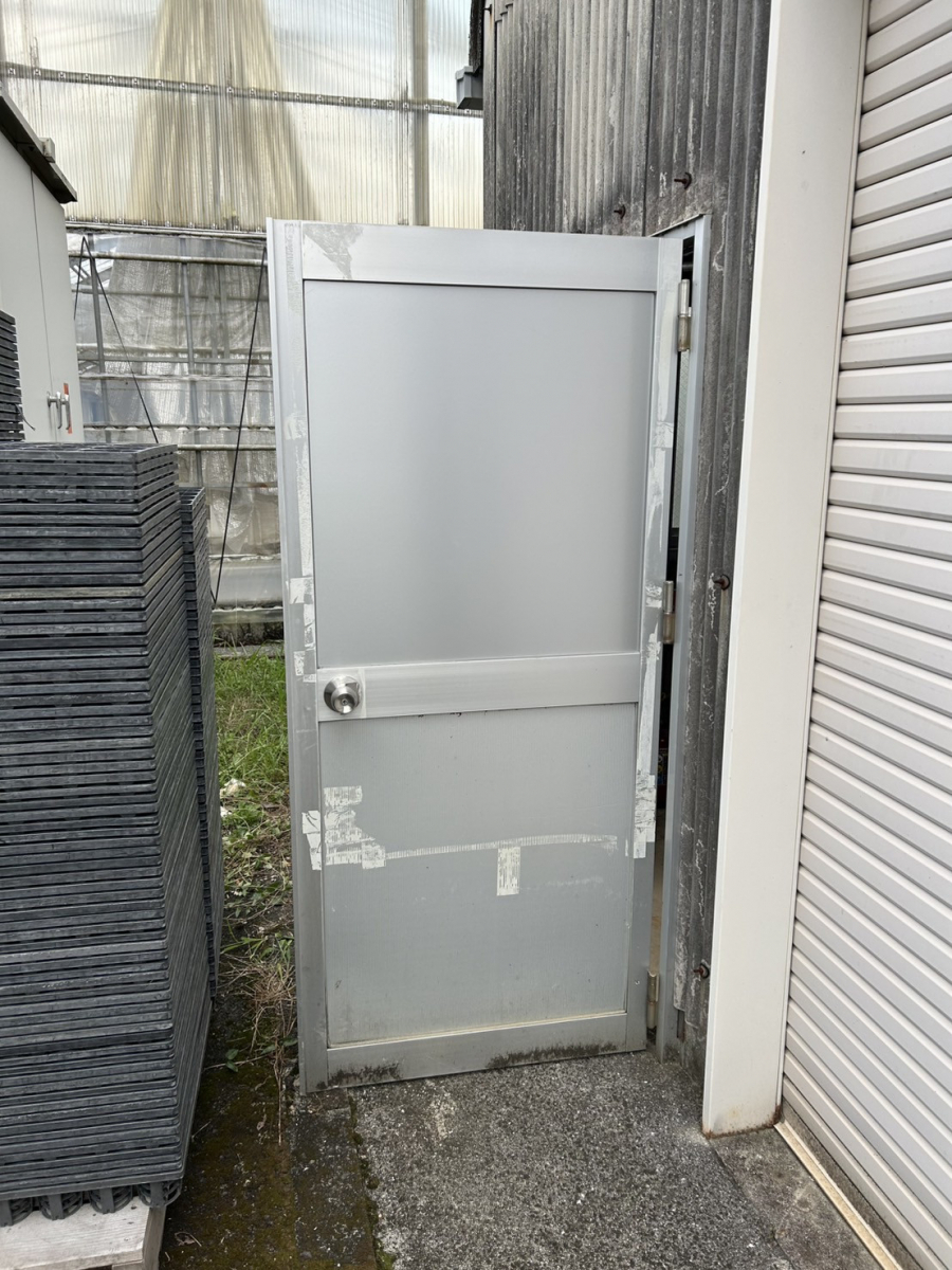 アリックスの框ドアの上部のガラス割れ替えの施工後の写真2