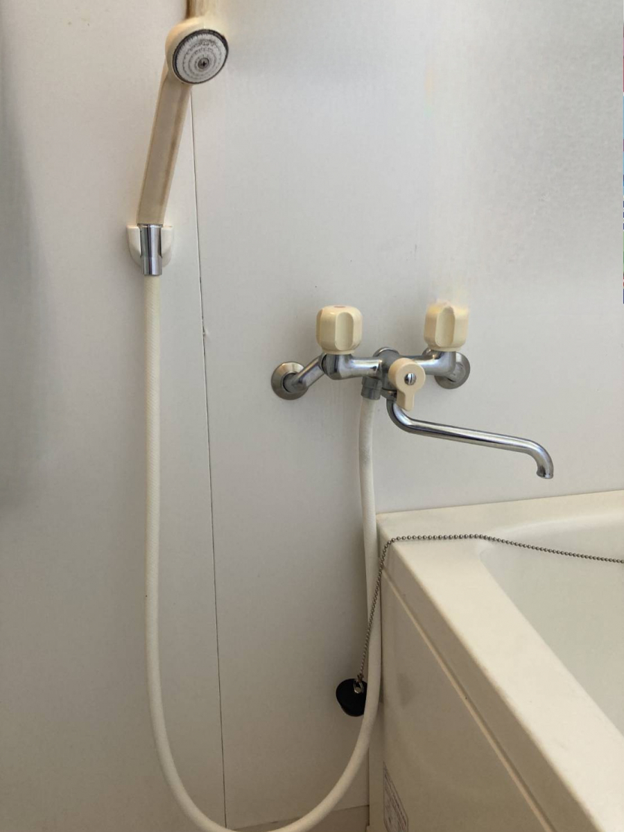 アリックスのシャワーヘッド、ホースを交換しましたの施工前の写真1