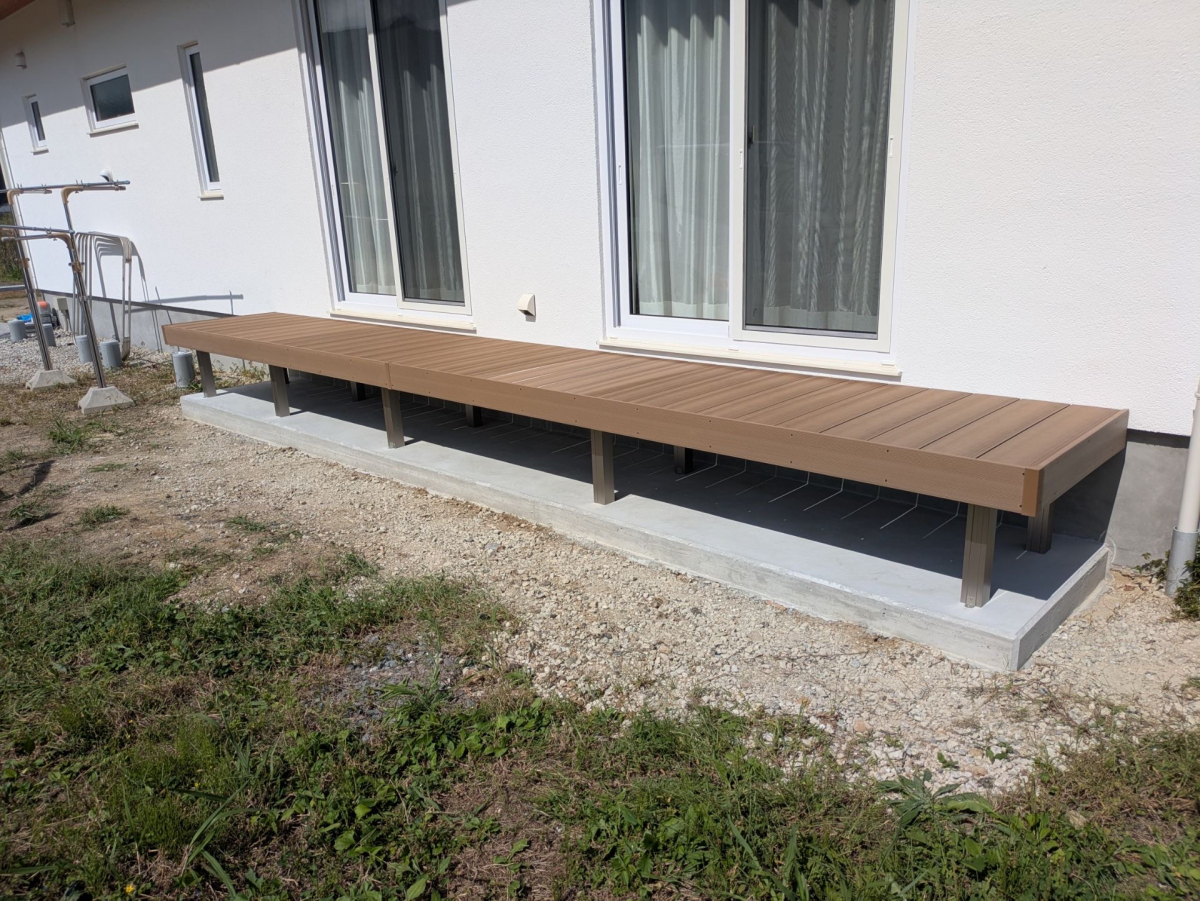 アリックスのウッドデッキ「樹ら楽ステージ木彫」を設置しましたの施工後の写真1