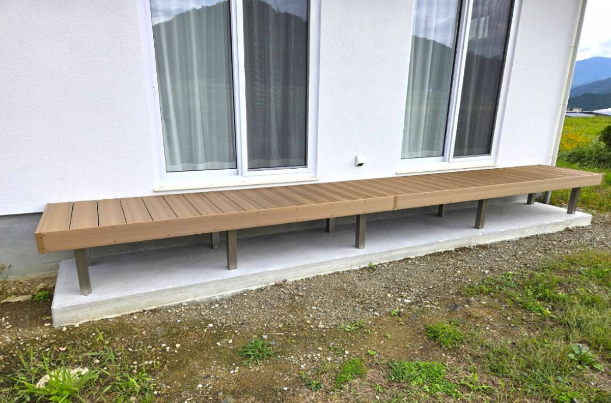 アリックスのウッドデッキ「樹ら楽ステージ木彫」を設置しましたの施工後の写真2