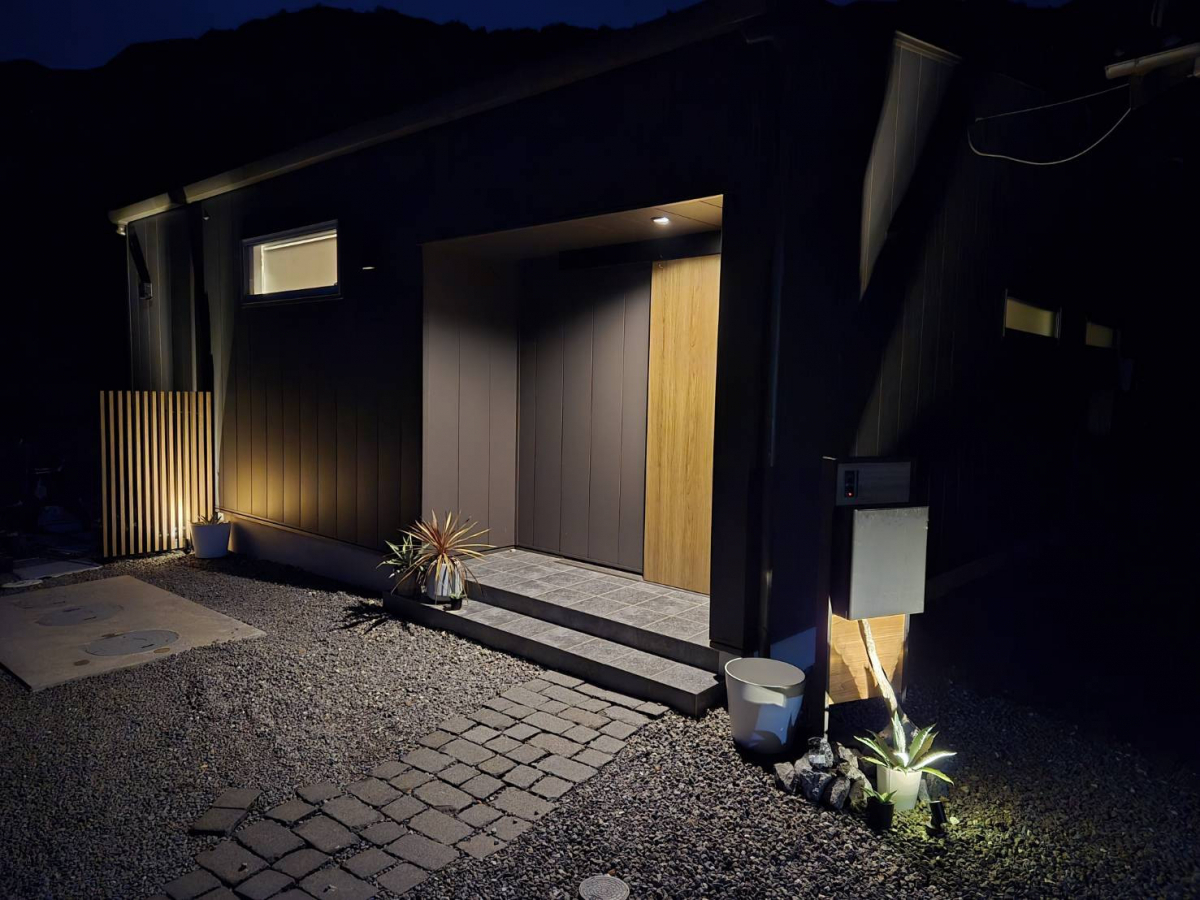 アリックスのエクステリアライト「美彩」設置の施工後の写真1