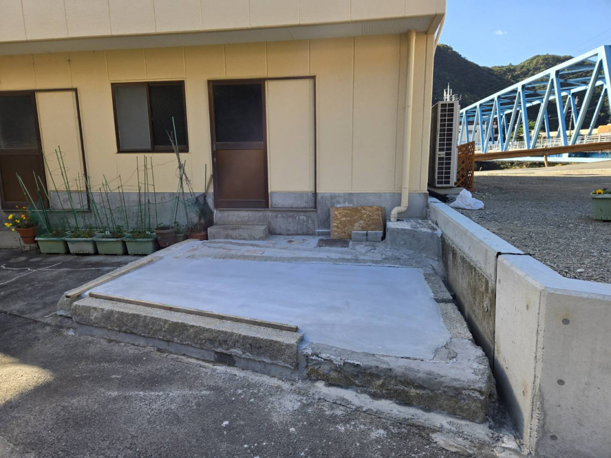 アリックスの外部物置設置工事の施工前の写真1