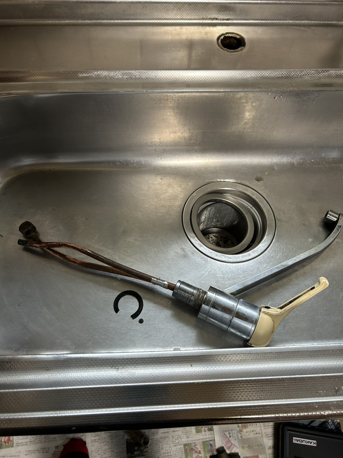 アリックスの【宇和島市】キッチンの蛇口をリフレッシュ！使いやすさ抜群のシングルレバー混合栓へ交換の施工前の写真3