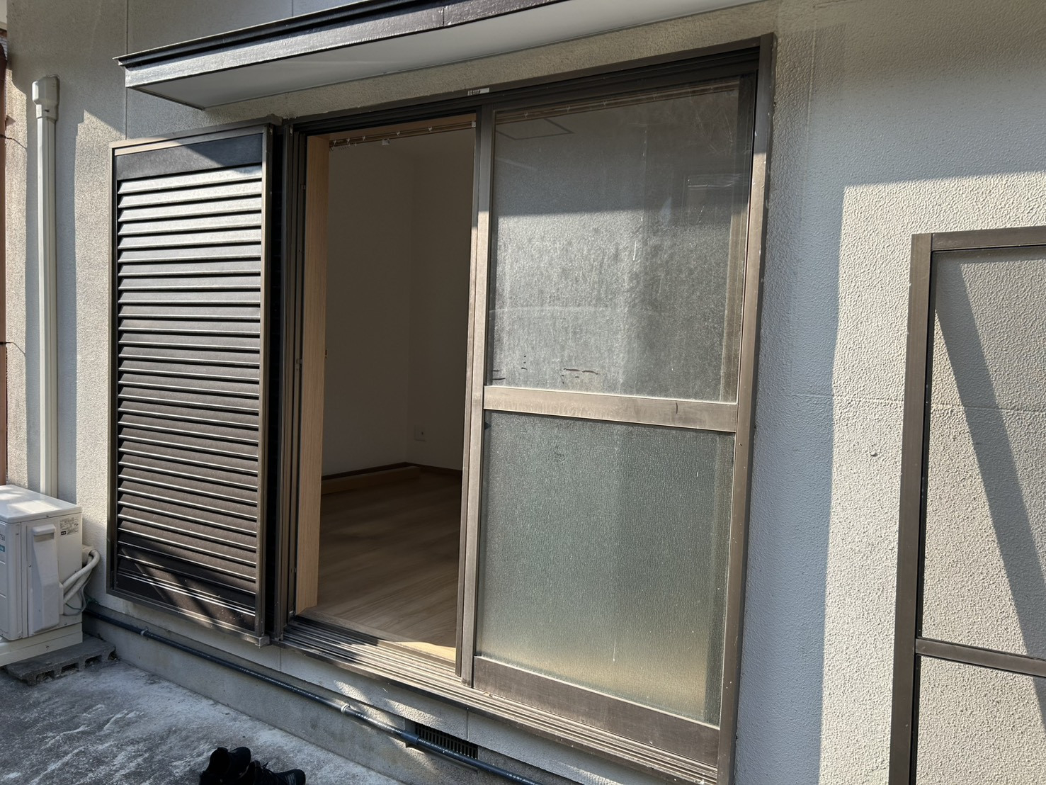 アリックスの西予市現場　単板ガラスからの劇的チェンジ！リプラスで叶える快適な住まいへの交換事例の施工前の写真1