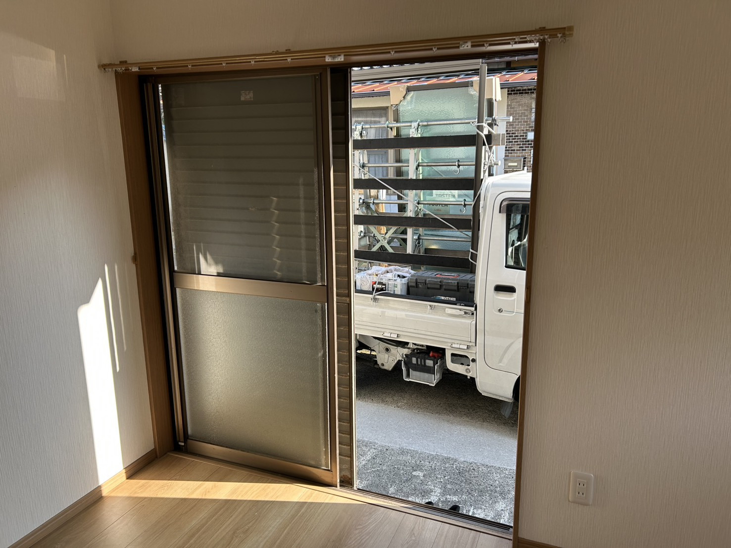 アリックスの西予市現場　単板ガラスからの劇的チェンジ！リプラスで叶える快適な住まいへの交換事例の施工前の写真2